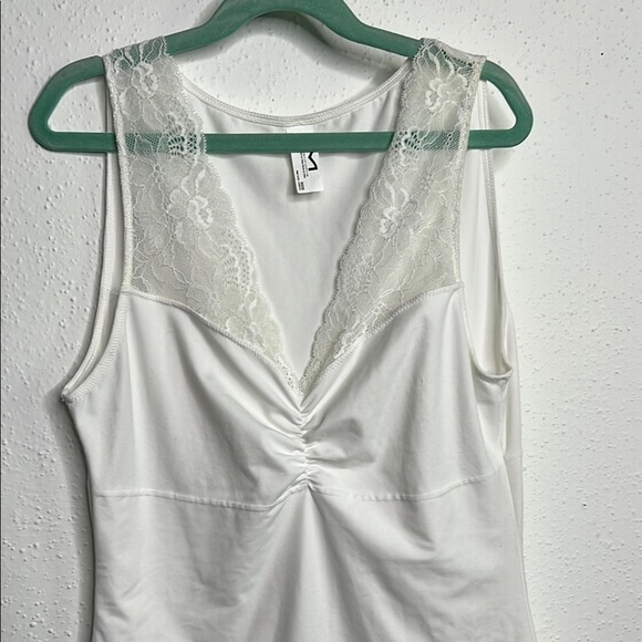 Maidenform White Shapewear V-Neck Top - Picture 3 of 5